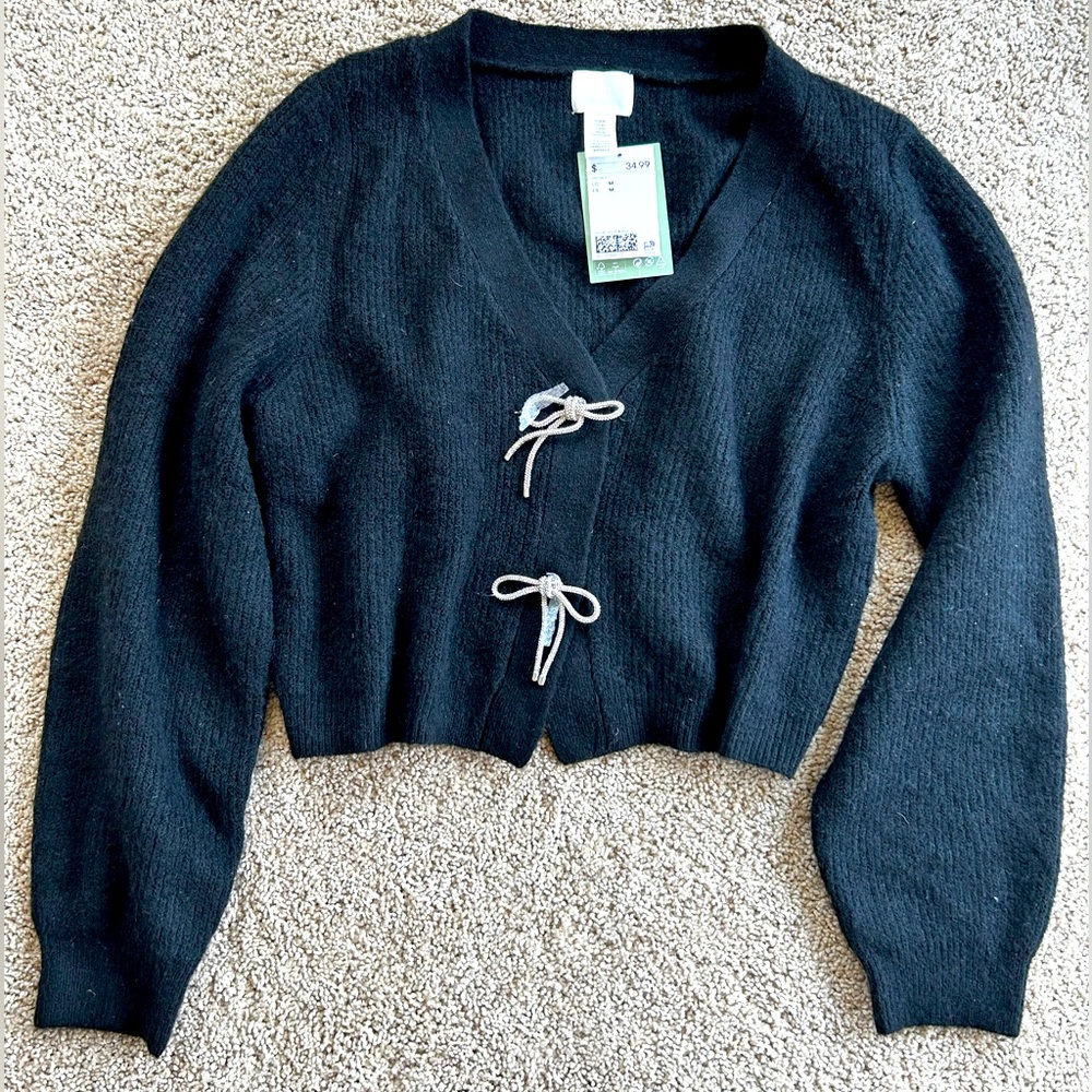 Brand New black H&M sweater with diamond bows